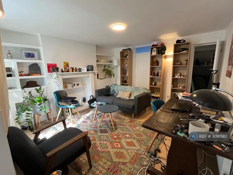 1 bedroom flat in Kentish Town Road, London, NW1 (1 bed) (#3016582)
