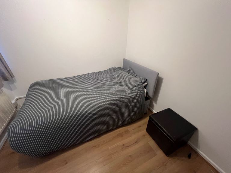DOUBLE ROOM (FEMALE PROFESSIONAL OR STUDENT)