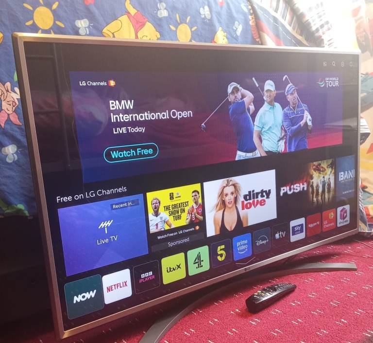 LG smart 43 inch 4k ultra HD slim lightweight Freeview TV with remote 