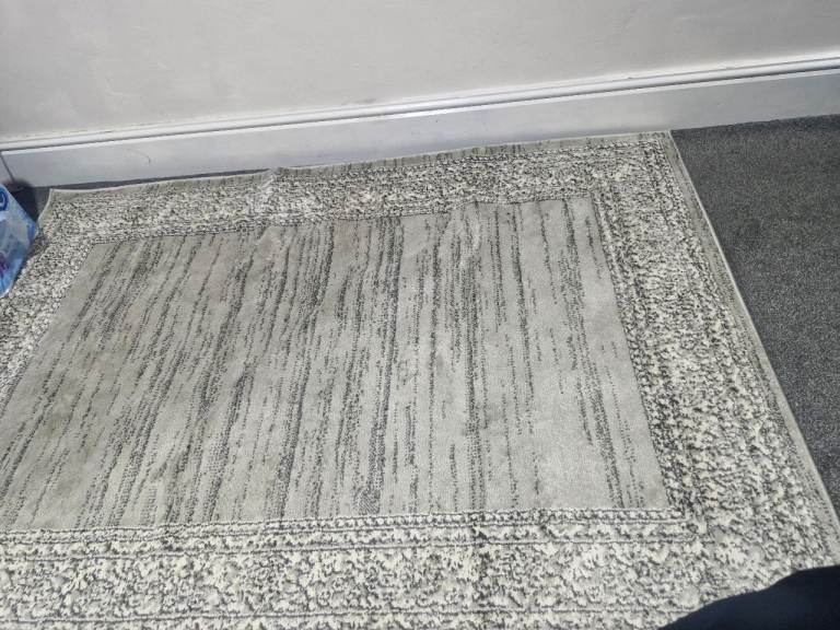 Rug in grey 