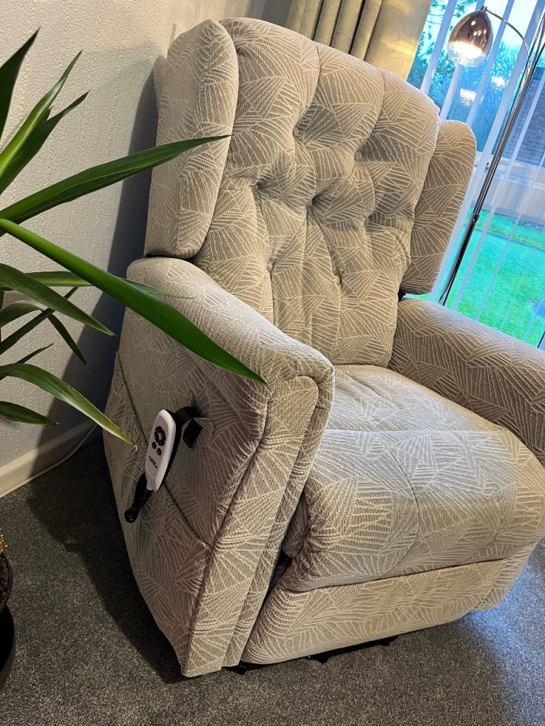 Recliner chair 