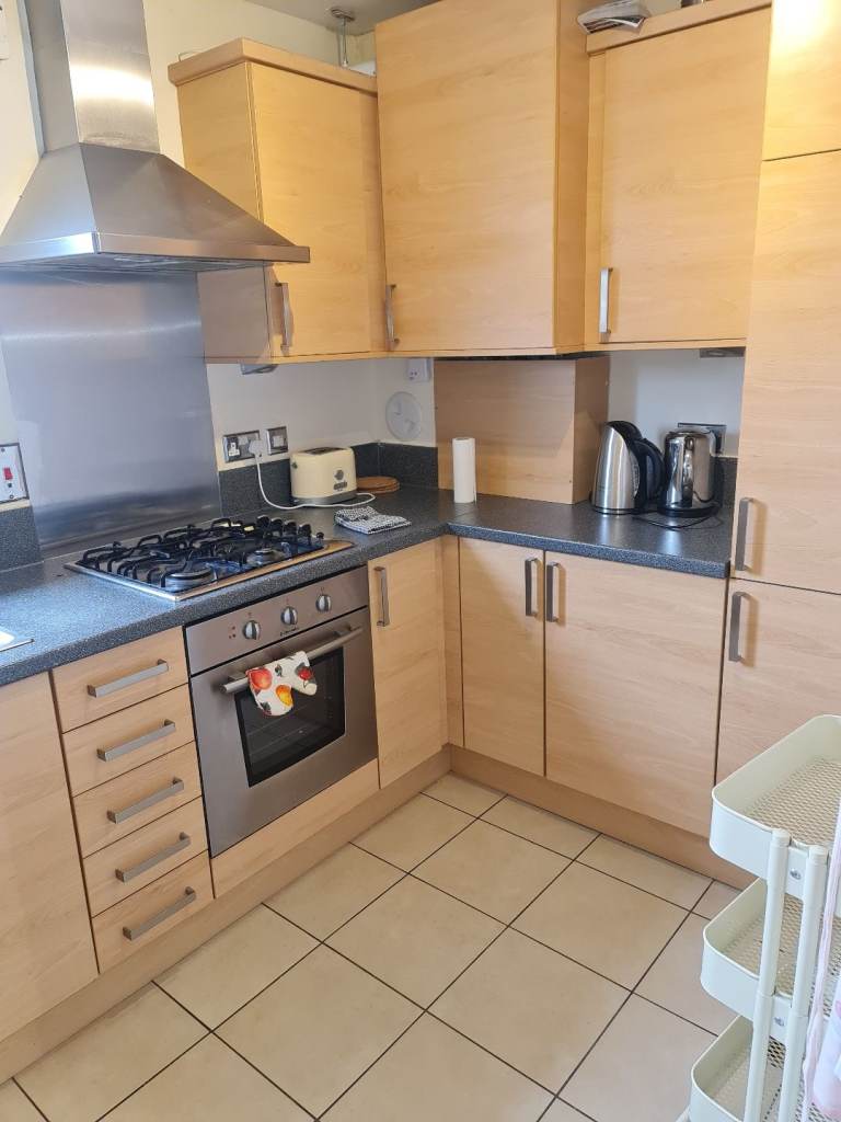Two Bed Flat with Private Parking Leith