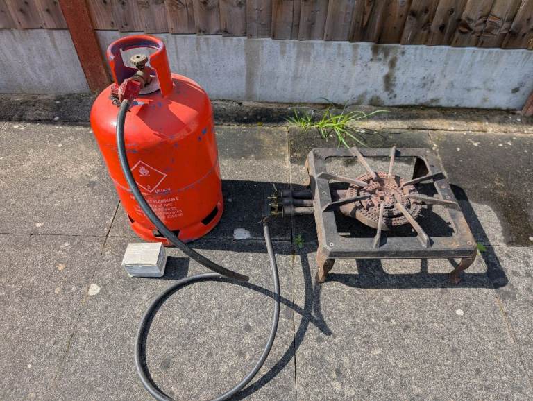 Complete Outdoor Cooking Kit – Triple Burner, exchange Bottle & spare Regulator