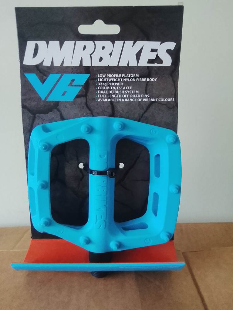 DMR Bikes V6 Nylon Flat Platform Pedals. CR-MO 9/16" Blue  Brand new pair of pedals