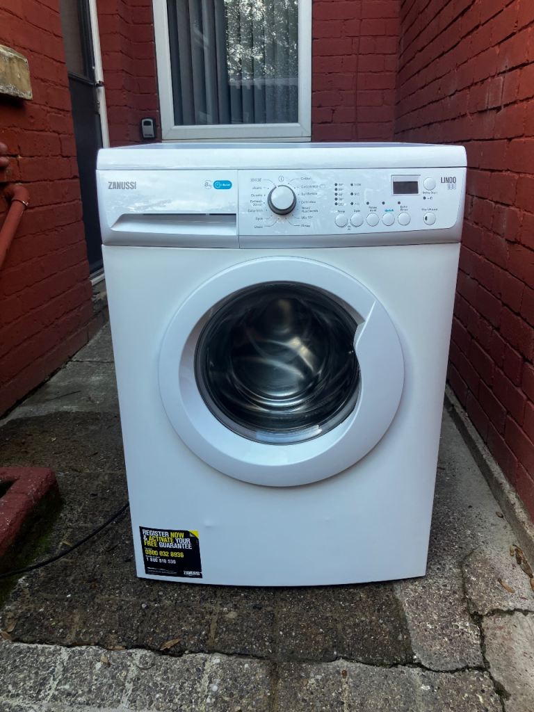 Zanussi 8kg washing machine like new can deliver for a small charge 