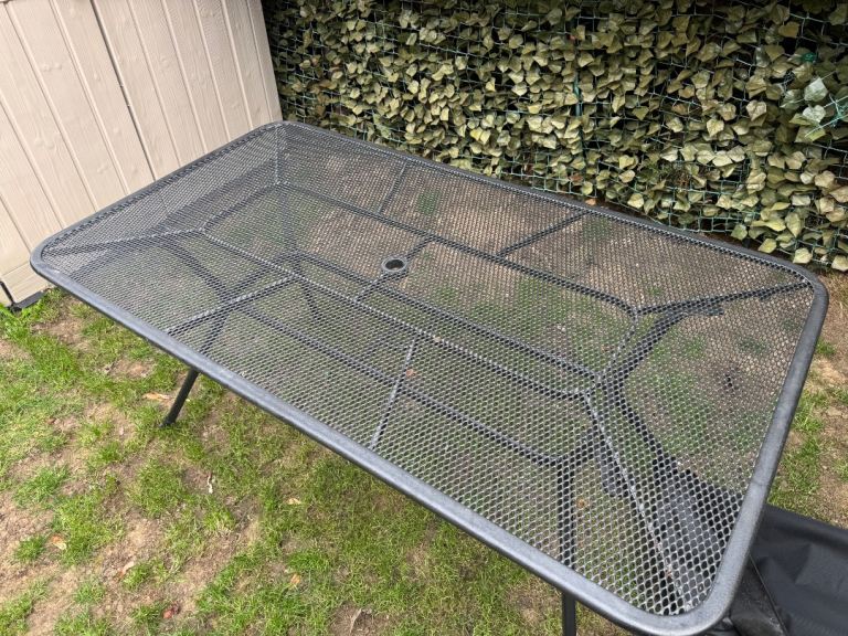 Garden Table & 6 stackable chairs