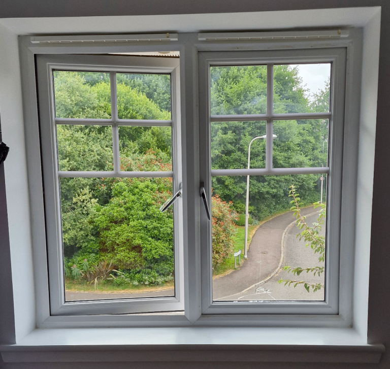 White uPVC Double Glazed Window – Good Condition