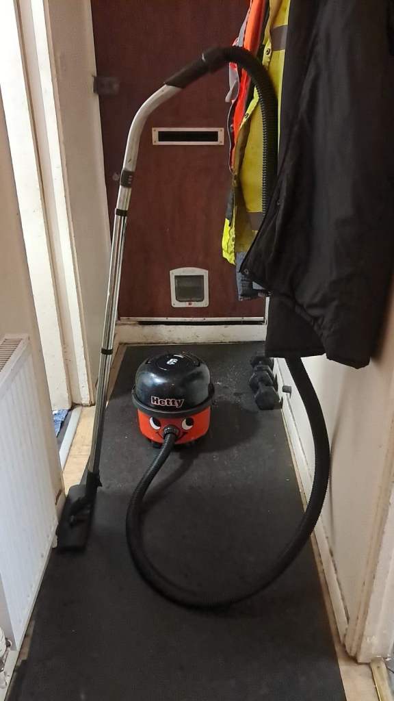 Hetty [ Henry] Strong Suction 9 Litre Vacuum Cleaner with Heavy Duty Bag