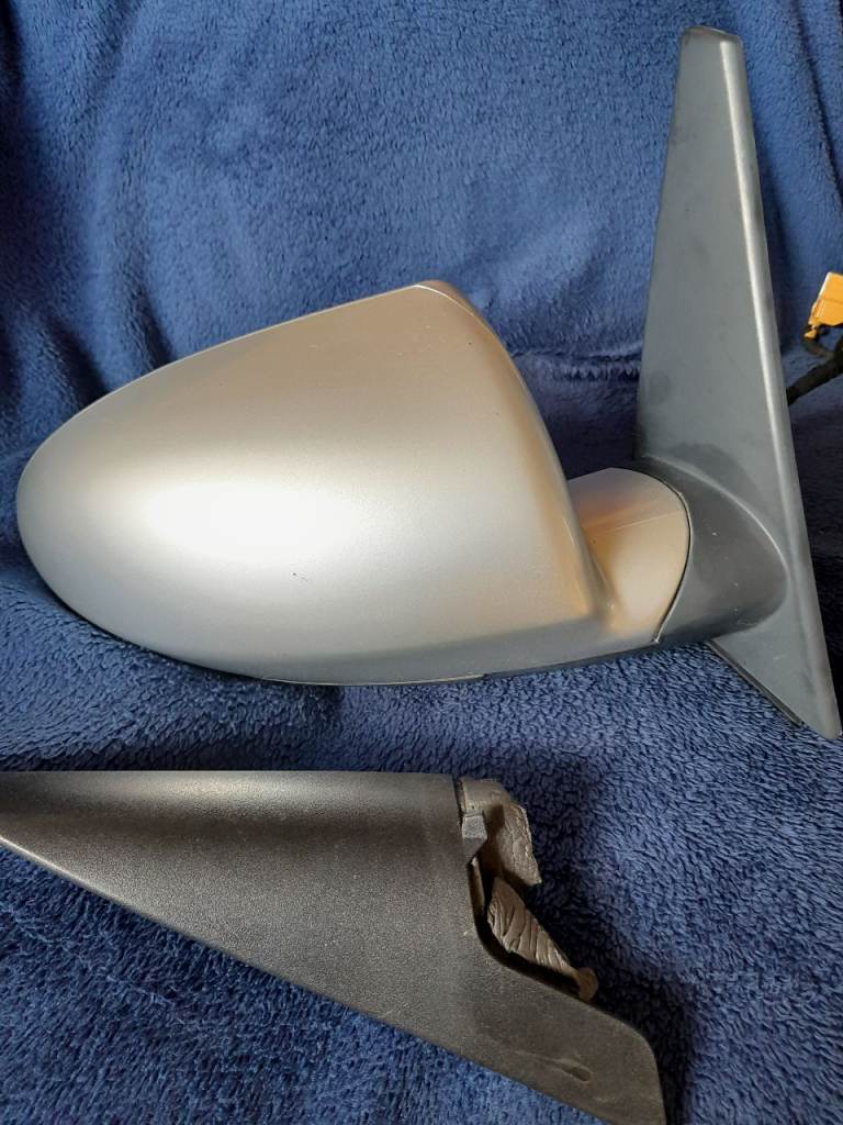 Audi A2 drivers side silver door mirror.