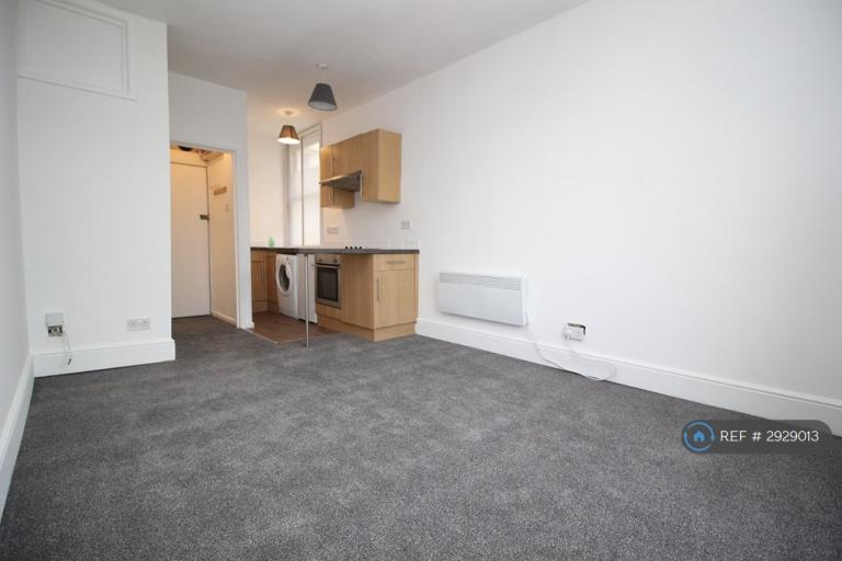 Studio flat in Cambray Place, Cheltenham, GL50 (#2929013)