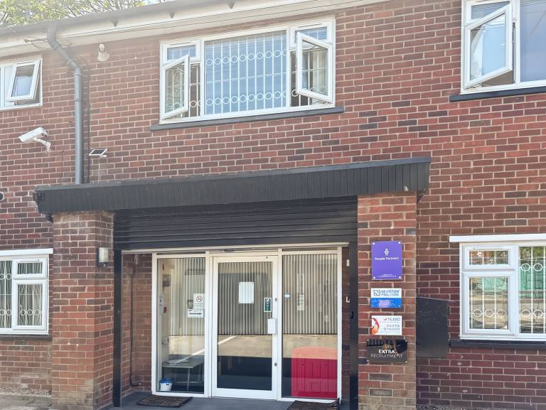 Coventry - CV1 2AQ \ Private Office for 2 Workstations