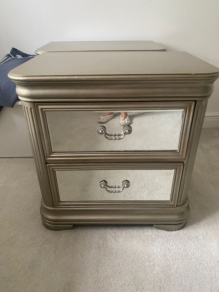 2 bed side tables mirrored and gold ish silver 