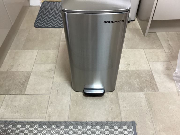 SONGMICS Stainless Steel Pedal Bin - new