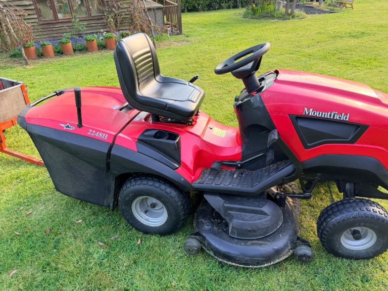 Mountfield 2248H Ride On Mower and Trailer