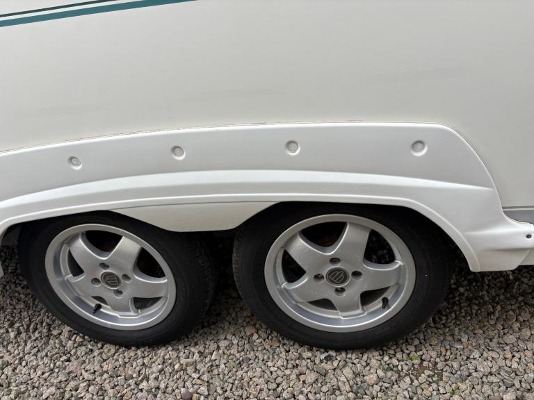 ABBEY AVENTURA 340 -TWIN AXLE- FIXED BUNK BEDS + END WASHROOM 