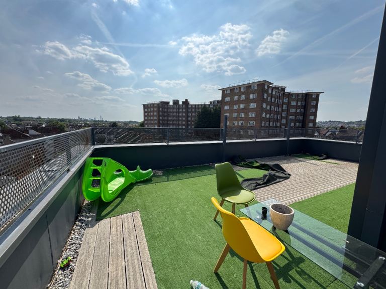  Three Bedroom Apartment Penthouse – Oakland Road, Cricklewood, NW2 - ref: 2268