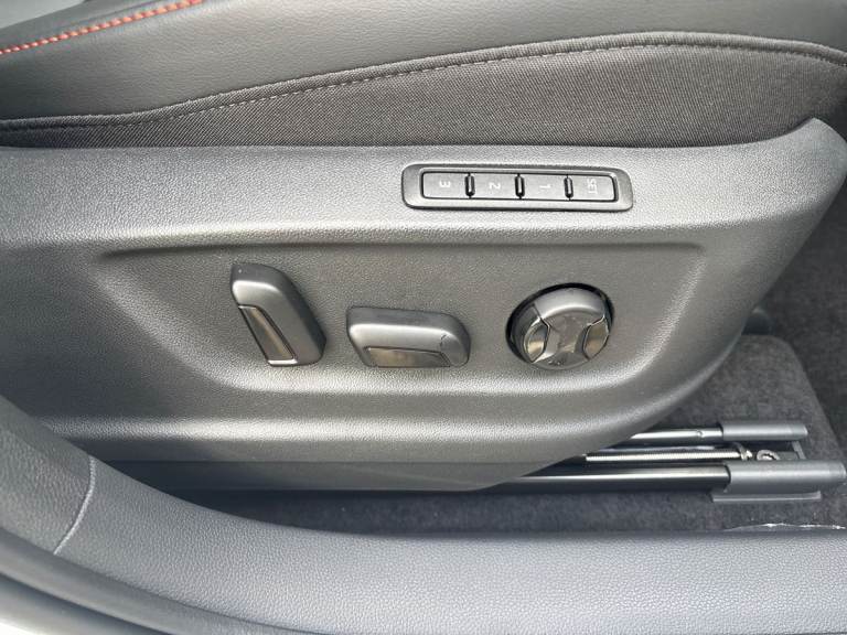 2025 SEAT Ateca 1.5 TSI EVO FR Black Edition 5dr DSG Estate PETROL Automatic