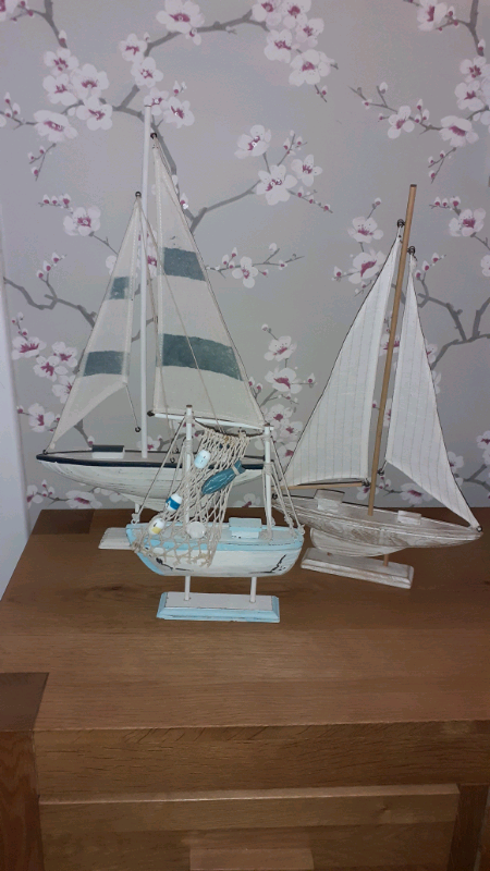 Seaside wooden boats ornaments x 3 Seaside wooden boats ornaments x 3 