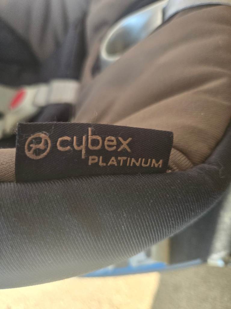 Cybex platinum baby car seat with aton Q isofix base 0 to 13kg