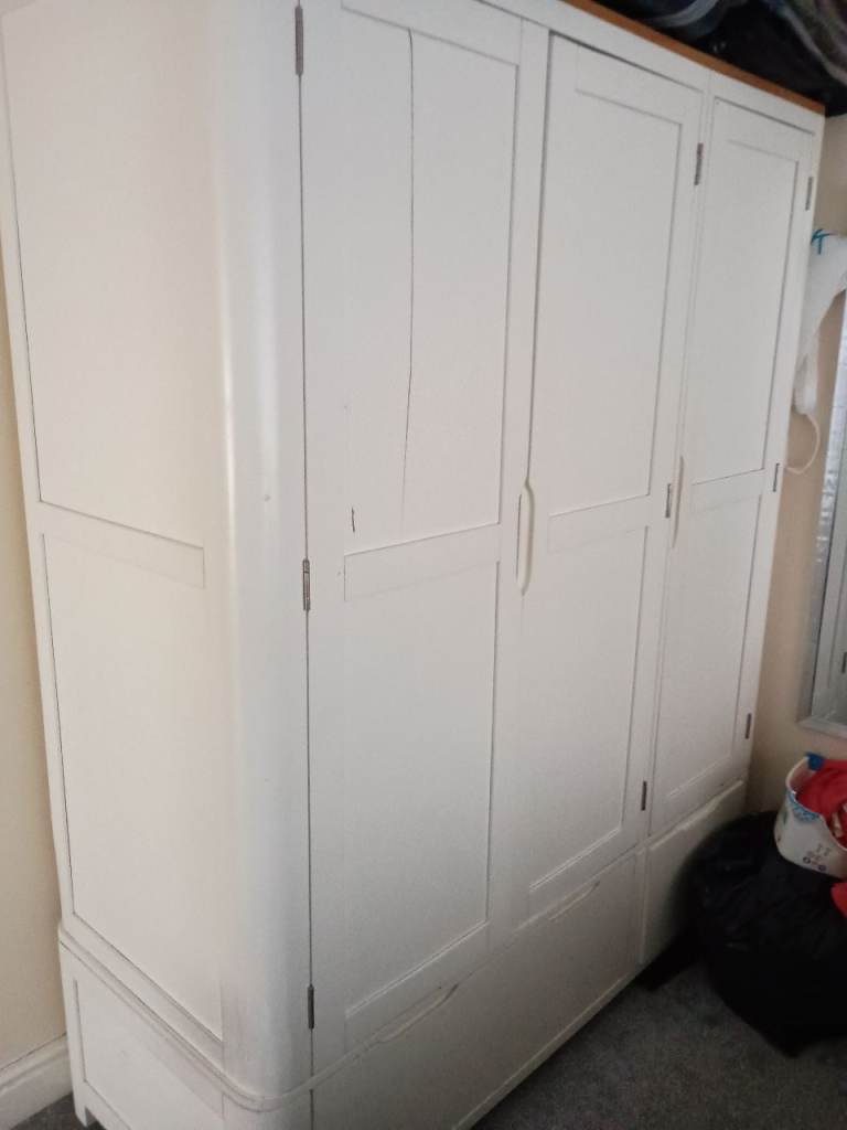 Oak Furniture Wardrobe 