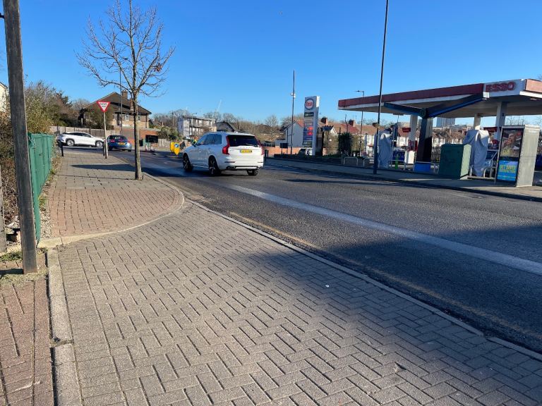 Luxury Car Showroom To Rent – Prime Ealing Road (20+ Cars