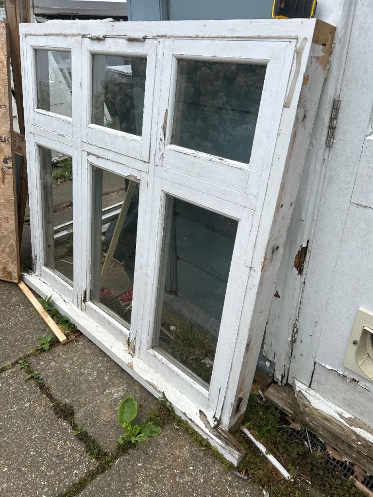 Single glazed wooden window