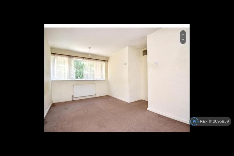 3 bedroom house in Holyrood Walk, Corby, NN18 (3 bed) (#2695939)