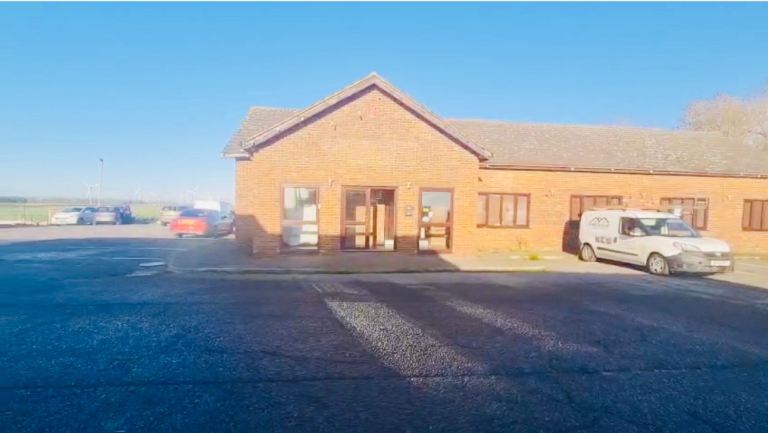 PRIME RESTAURANT OPPORTUNITY 100+ SEATER,NO PREMIUM, PETERBOROUGH LOW RENT