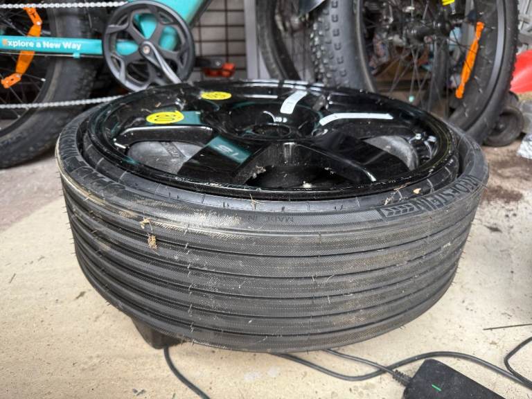 Space Saver 21" wheel for Maserati original with all fittings