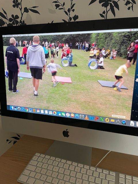 Apple iMac 21.5 inch All-in-One Desktop - (May, 2011)