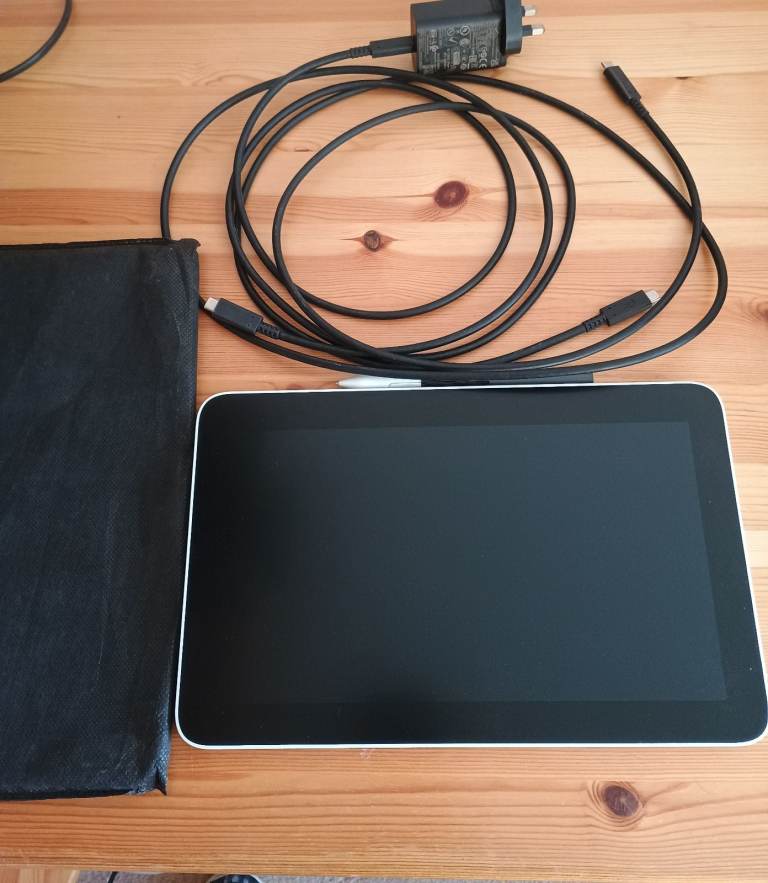 Wacom one 12 - with pen and 2 cables + charger  like new