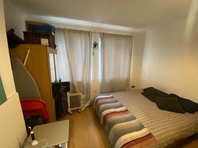 Studio Flat to Rent – First Floor Above Shop, Harrow - Watford Road
