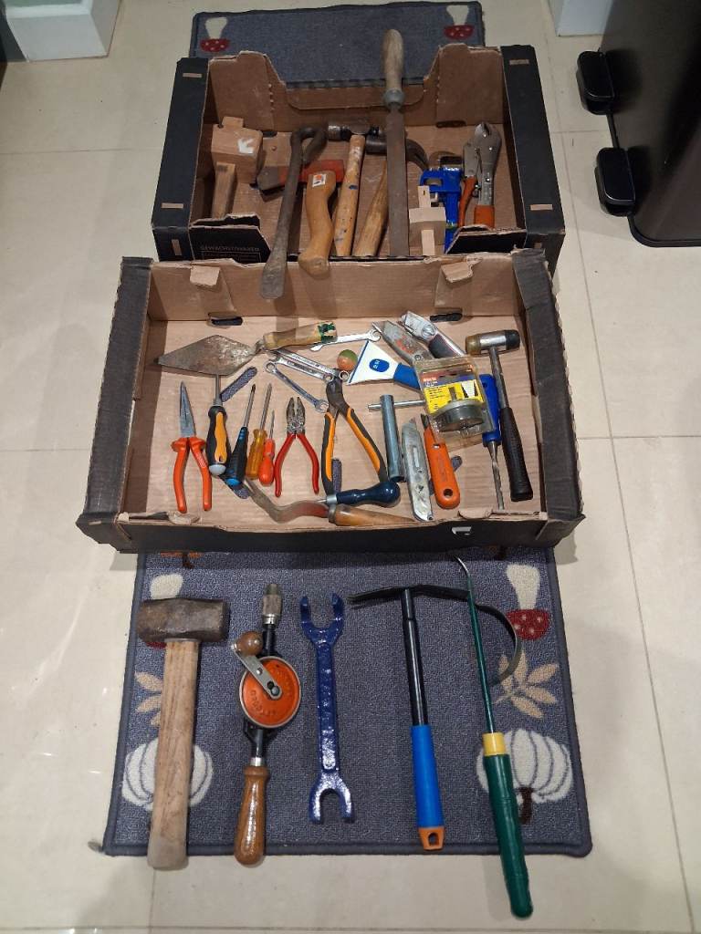 Large Collection of Hand Tools – Good Condition