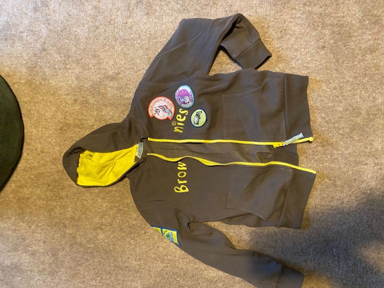 Girlguiding Brownies Trousers and T-shirt – Good Condition