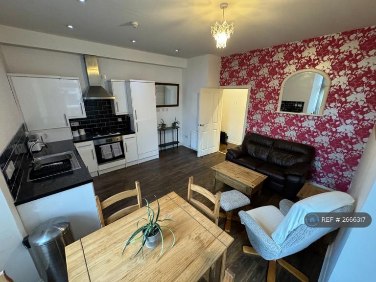 2 bedroom flat in Gellatly Street, Dundee, DD1 (2 bed) (#2666317)