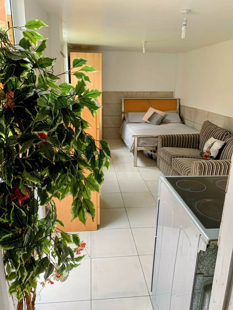 Furnished studio flat***ALL BILLS INCLUDED ***