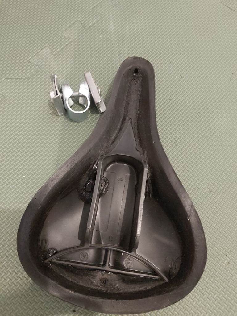Iscaselle Black bike saddle.  Perfect condition