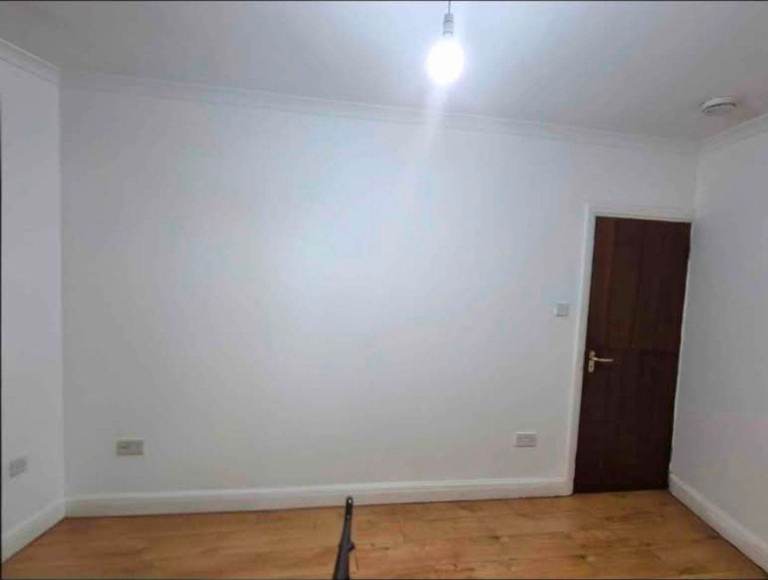 Double room for sharing with a pakistani student boy