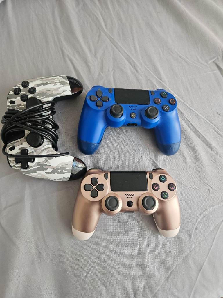 Ps4 controllers bundle x 3