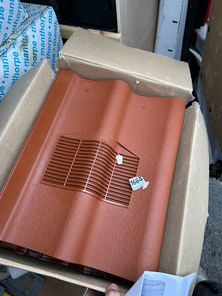 Roof ventilation tile