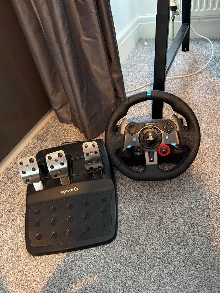 Logitech G29 Driving Force Racing Wheel and Pedals