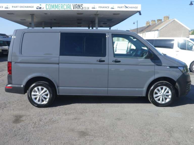 VOLKSWAGEN TRANSPORTER 2.0 TDI T32 Kombi Startline DSG Auto with VW Towbar in