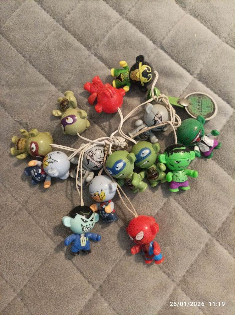 free item keyring turtle and avenger little toy characters great for kids who like to fiddle