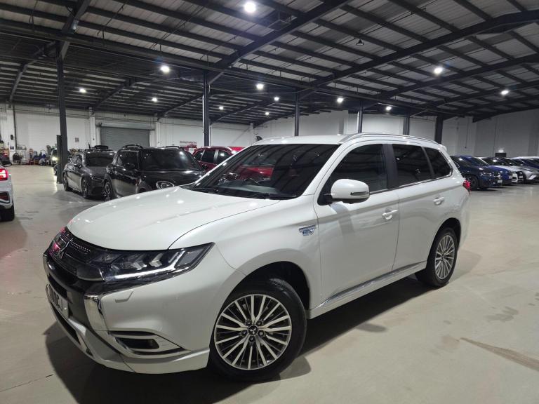image for 2019 Mitsubishi Outlander 2.4h TwinMotor 13.8kWh 4h CVT 4WD Euro 6 (s/s) 5dr ESTATE Petrol/Electr...