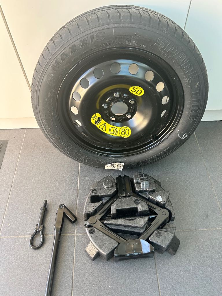 Ford Kuga spare wheel and jack