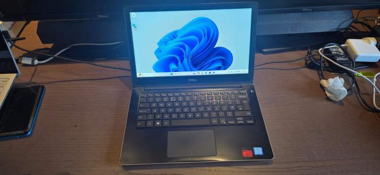 Dell Vostro 5370 laptop Intel Quad 8250U Core i5 8th gen processor with AMD Radeon graphics
