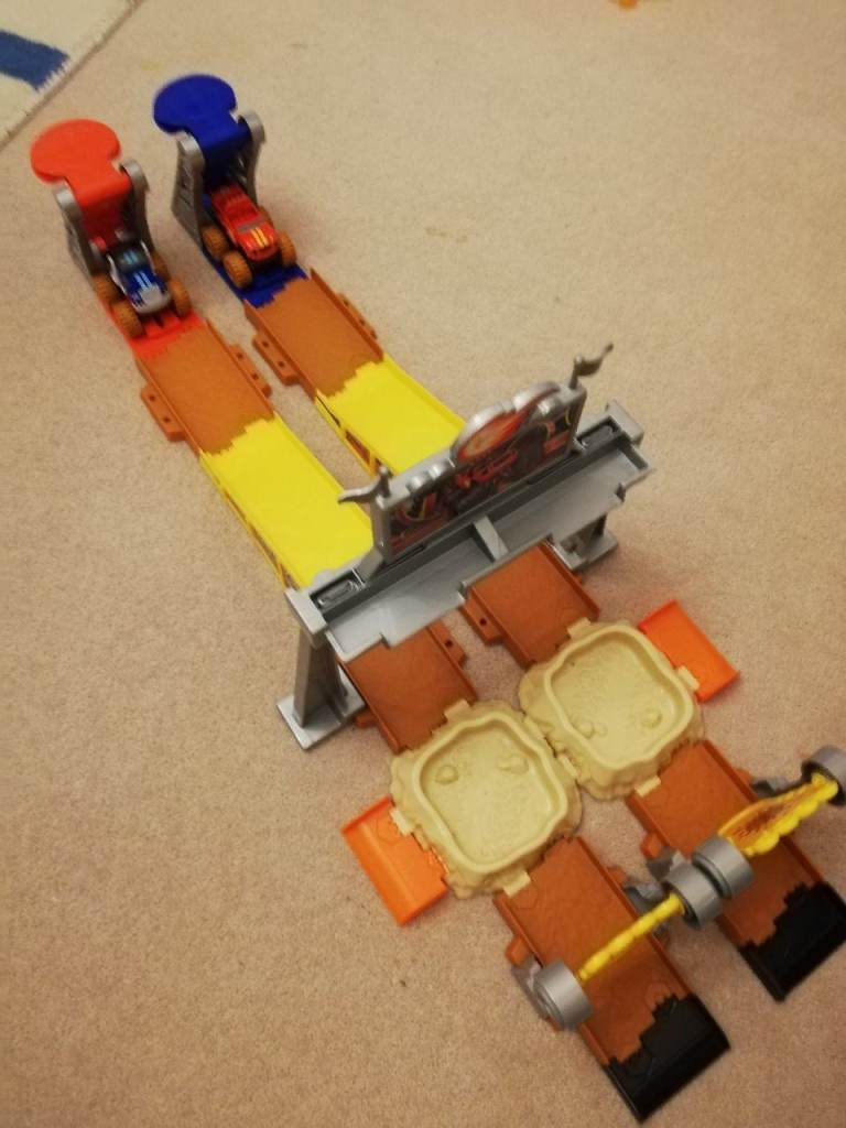 Blaze and the Monster Machines 'Mud Pit' race track