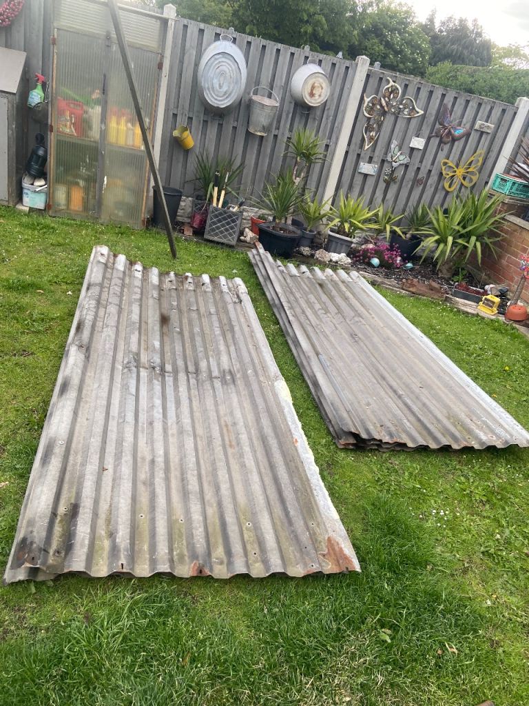 5 xUsed corrugated roofing sheets in good condition 8.75 meters x 3.75 meters