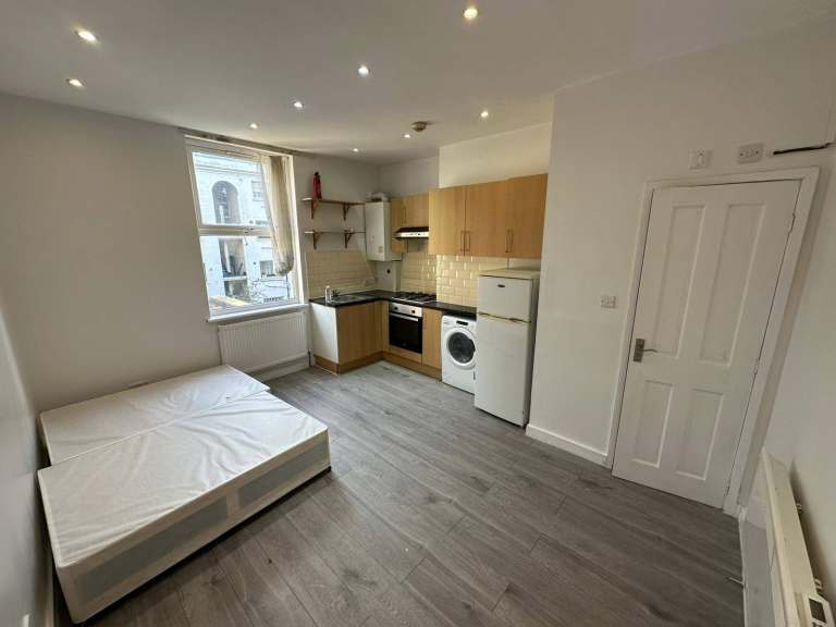 BENEFITS ACCEPTED - Self-Contained Studio Flat Available in Stoke Newington Stamford Hill N16