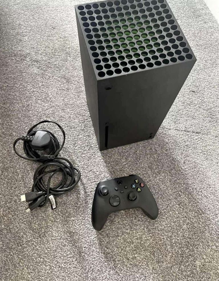 Xbox Series X + Controller